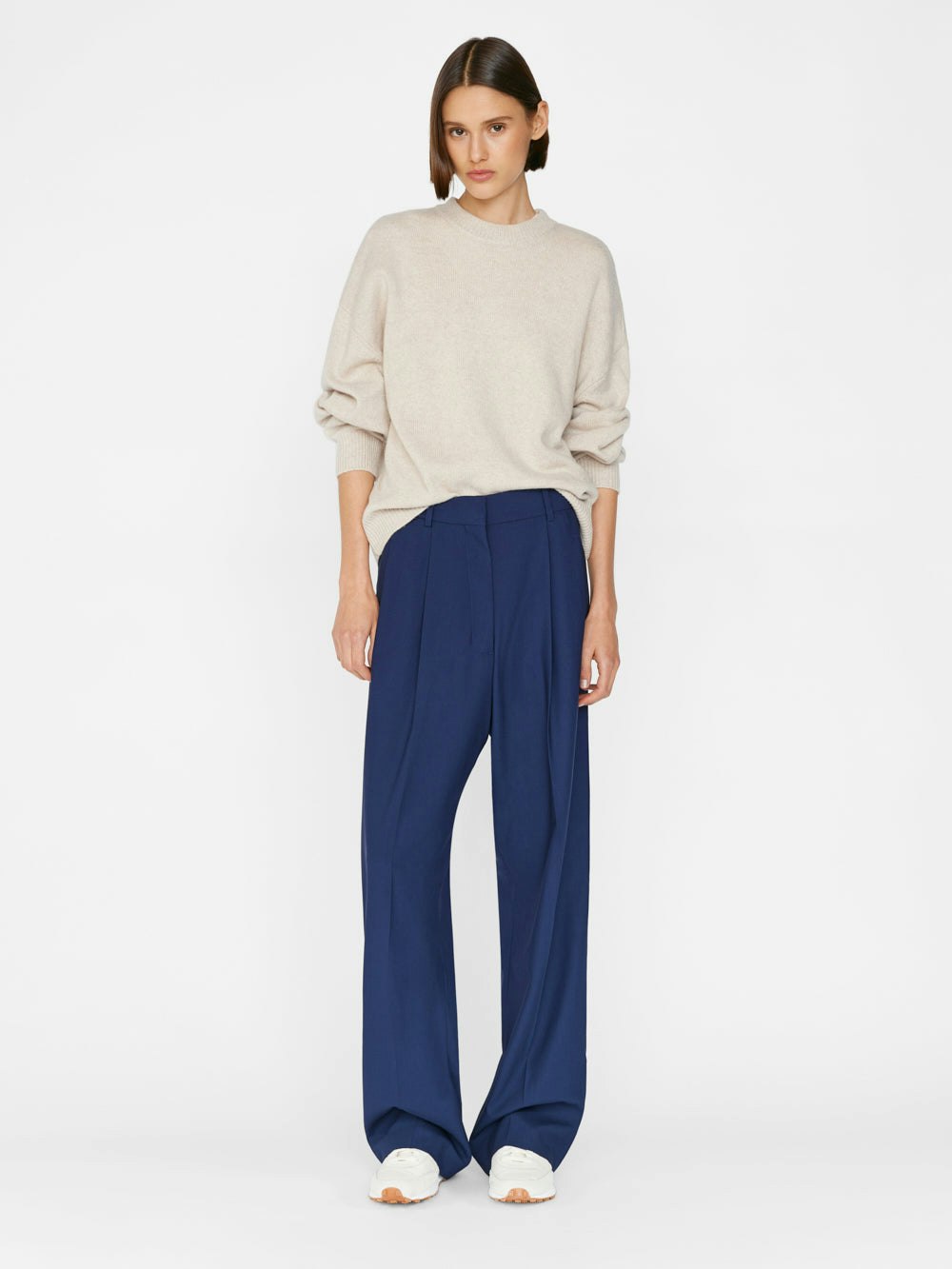 Relaxed Pleated Trouser -- Navy